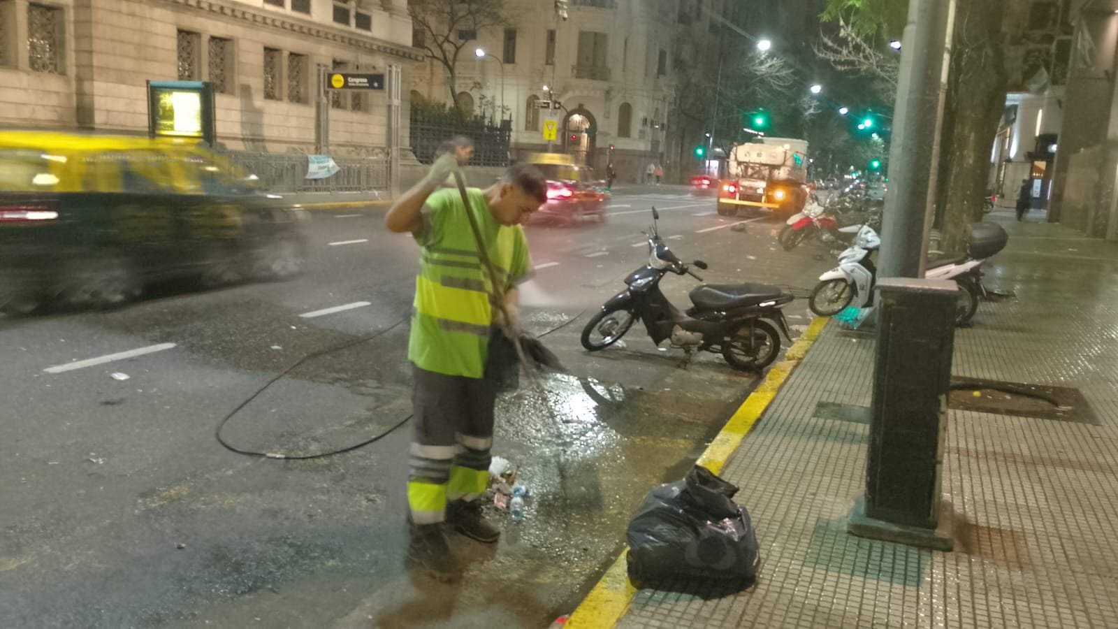 La Ciudad puso en marcha un plan intensivo de limpieza tras los destrozos en el Congreso