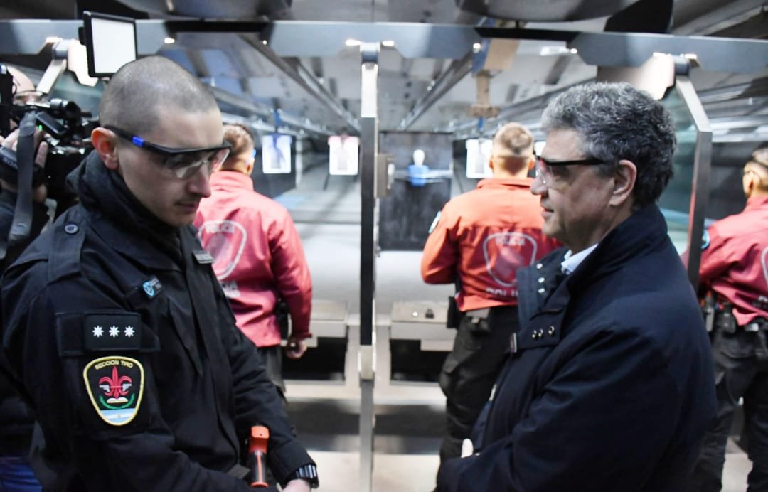 ¿Cómo funcionan las pistolas BYRNA?                        las nuevas armas de letalidad reducida que sumó la Policía de la Ciudad