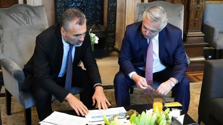 Alberto se enfureció con el Banco Central, la ANSES y el sindicato bancario por la desatención jubilados